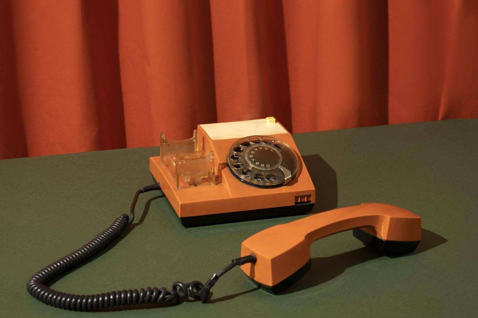 téléphone à cadran vintage - AE2 AGENCE, le blog