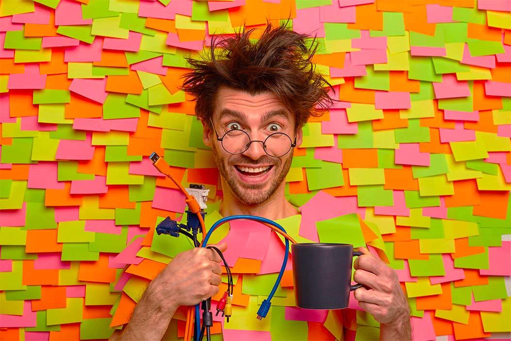 Homme post it humour - Mises à jour WordPress - Blog AE2