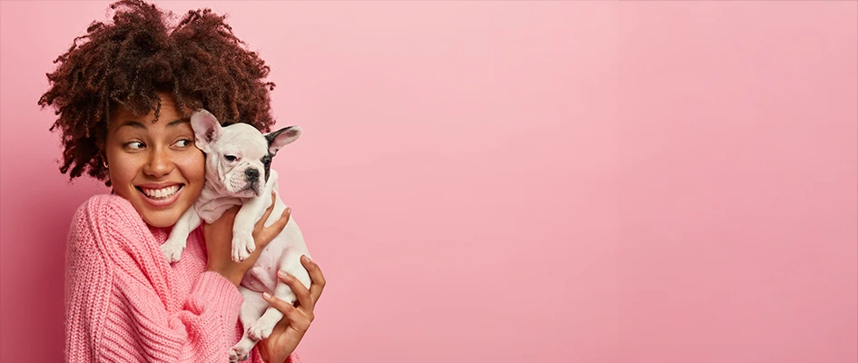 Femme avec son chien - Branding et image de marque sur le web - Blog AE2