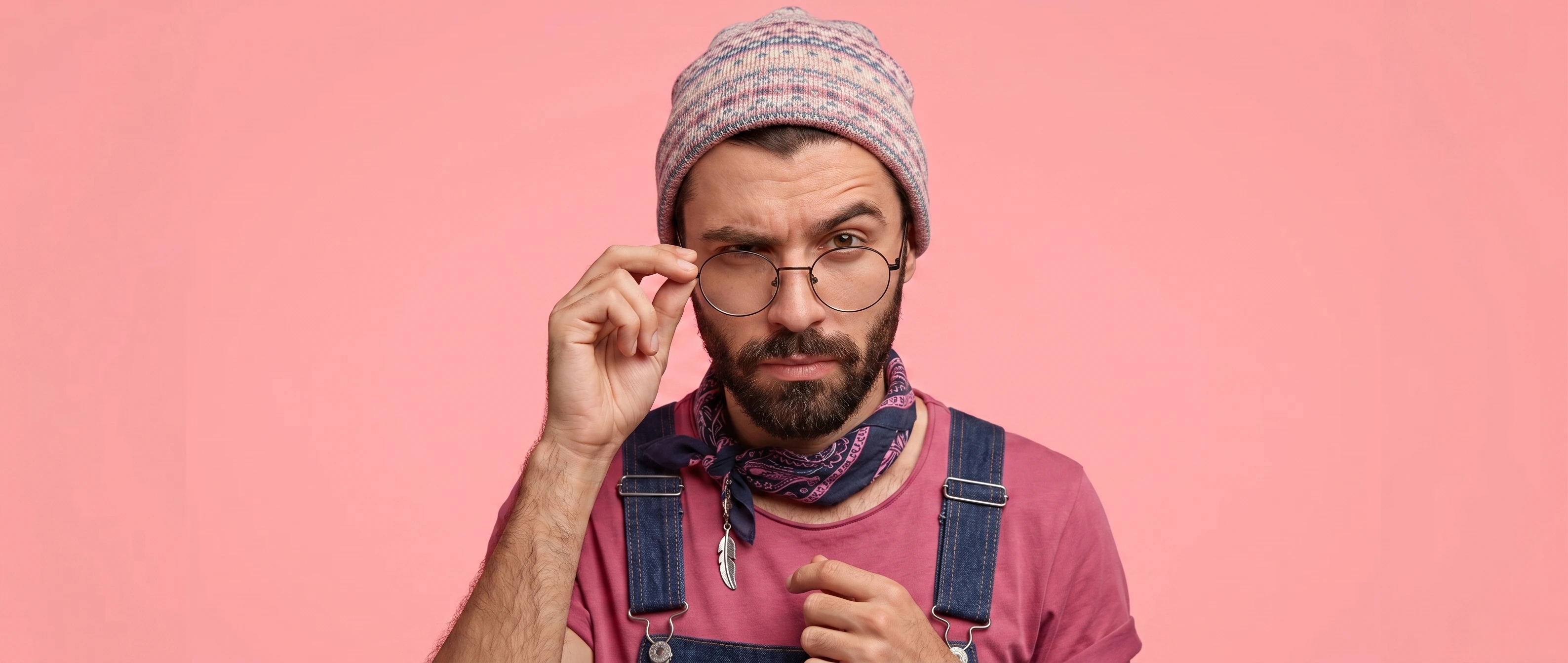 Homme avec des lunettes - Blog AE2 - Outils analyse de données